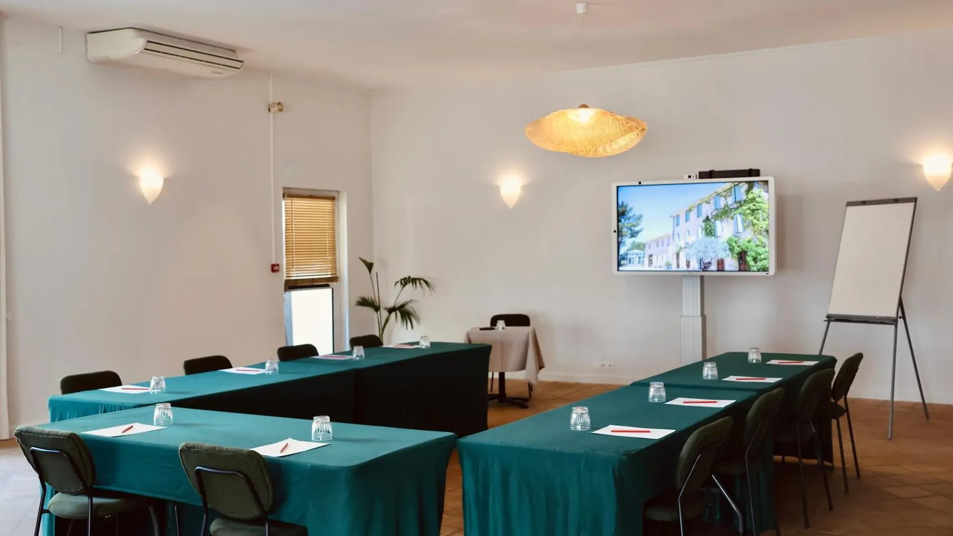 Domaine Gaogaia Hotel Aix-en-Provence 3*,